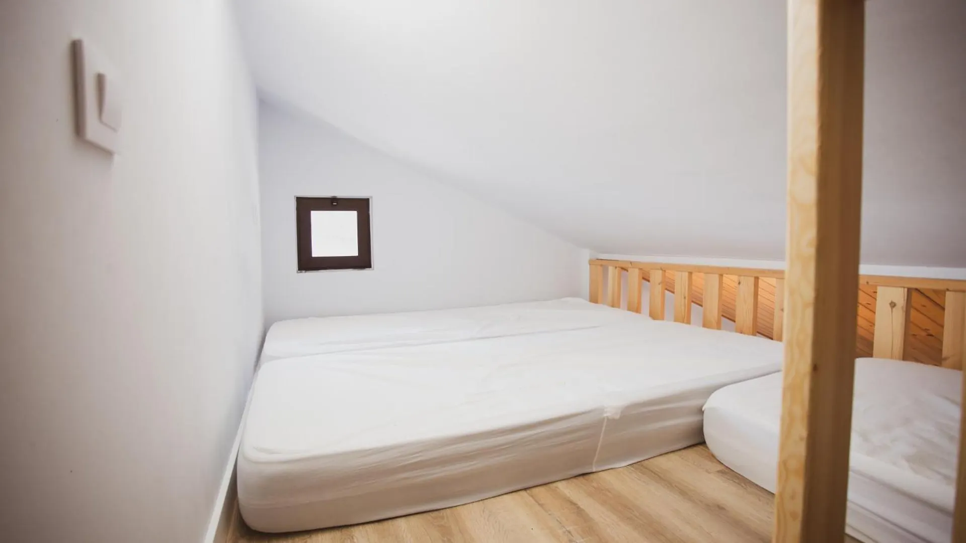 Coll De Port Hostel Tuixen